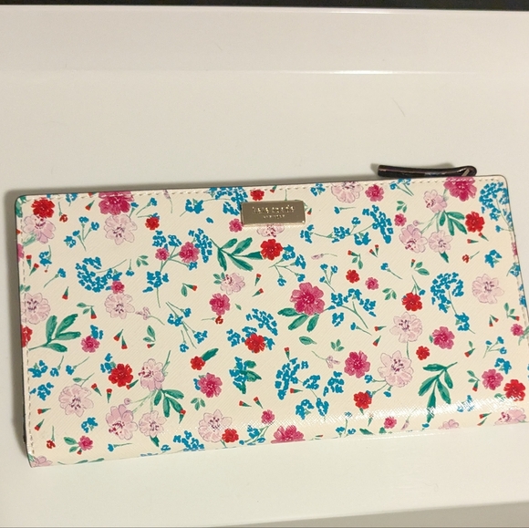 kate spade Handbags - Kate Spade Floral Wallet- Multicolor